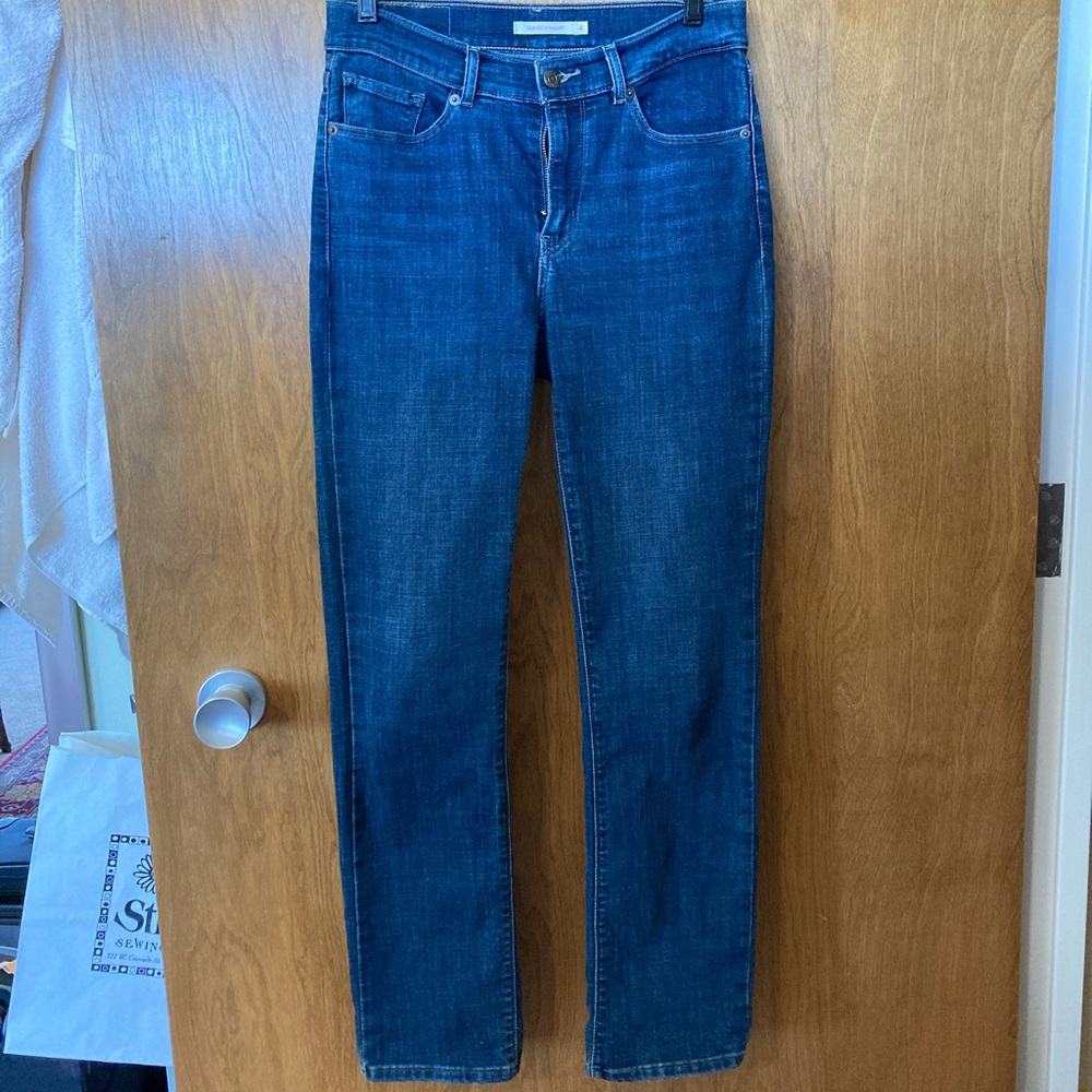 Levi’s straight leg dark wash jeans